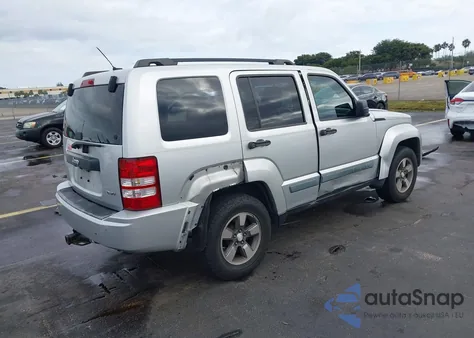 2008 Jeep Liberty Sport z USA, uszkodzony, nr VIN 1J8GP28K98W242217